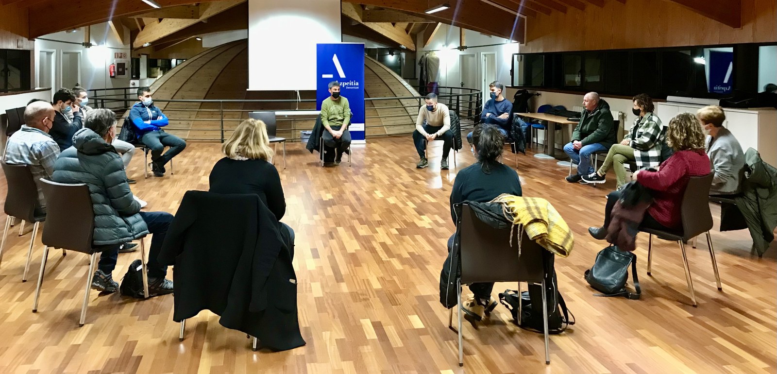 Karnabalak antolatzea adostu dute eragileek eta udalak