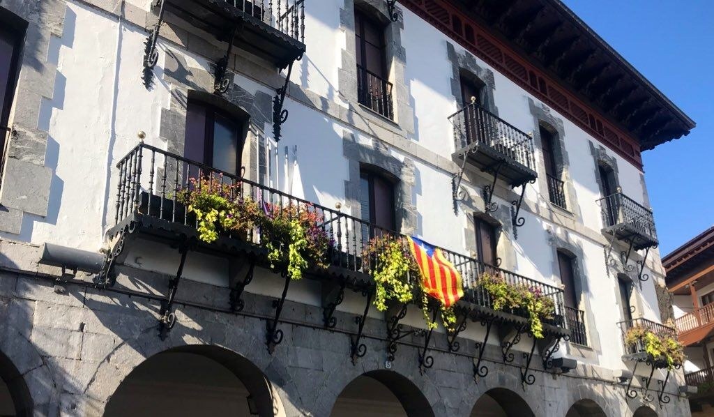 Kataluniari elkartasuna adierazteko kontzentrazioa deitu du Udalak, ostiralean 12:00etan