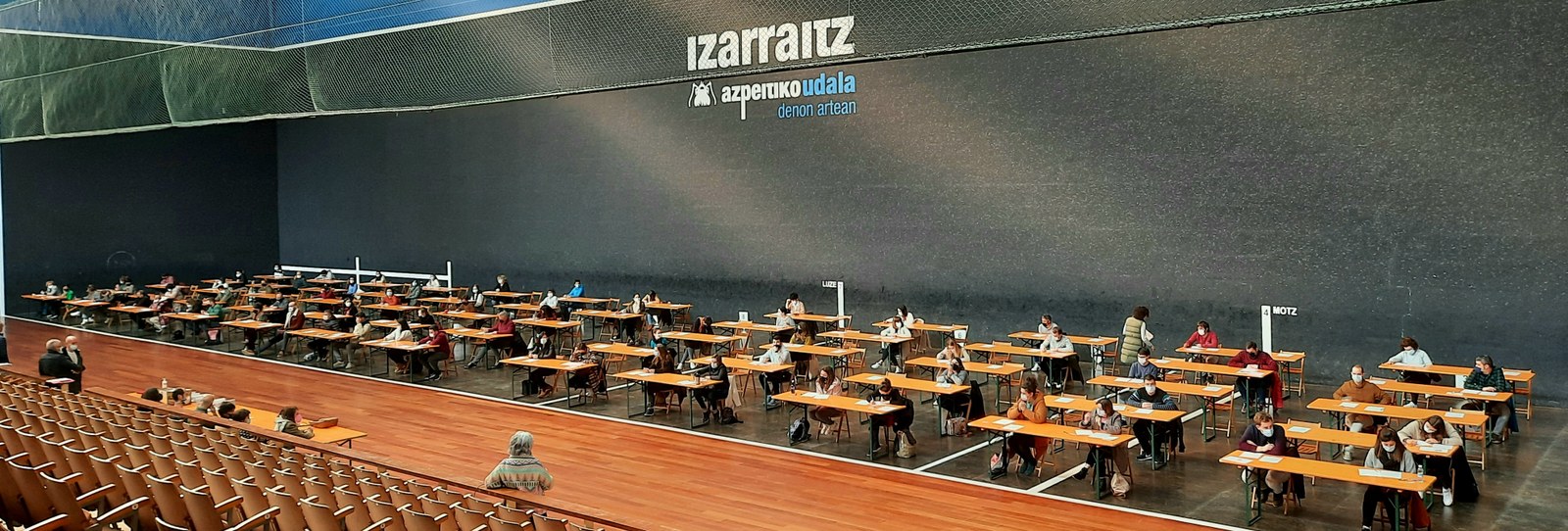 Kirol ekintzen teknikari, parekidetasun teknikari eta arkitektu-tekniko plazak oposizio-lehiaketa bidez betetzeko lehen azterketak egin dira