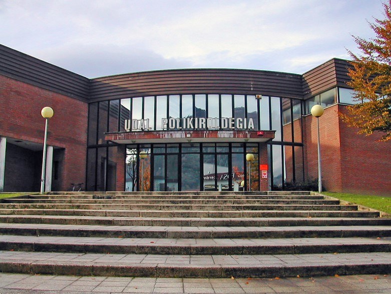 Kirol eta euskara patronatuak desegiteko lehen pausoa eman du udalak