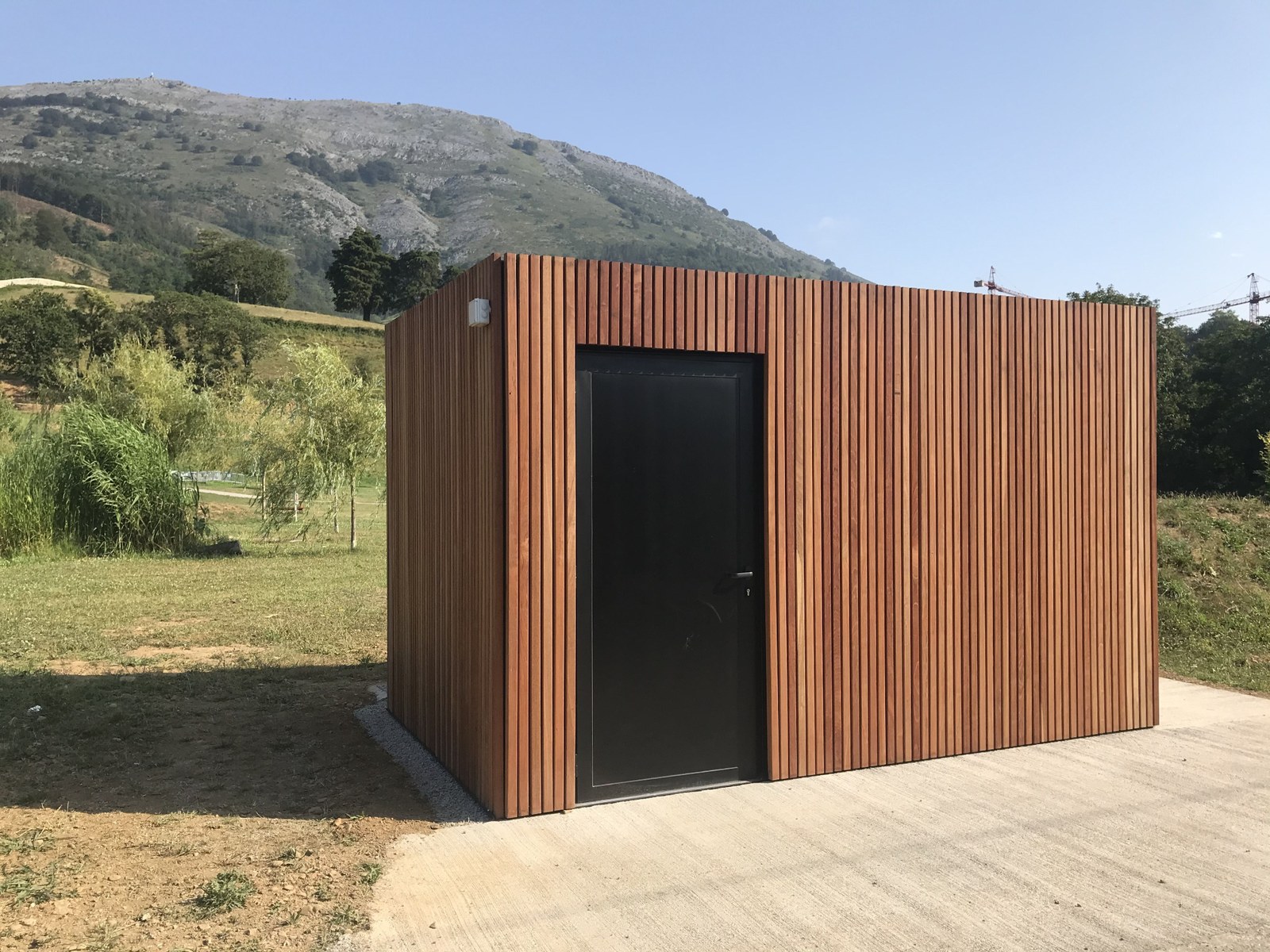 Komun publikoa eta mahai gehiago, Izarraizko atea parkean