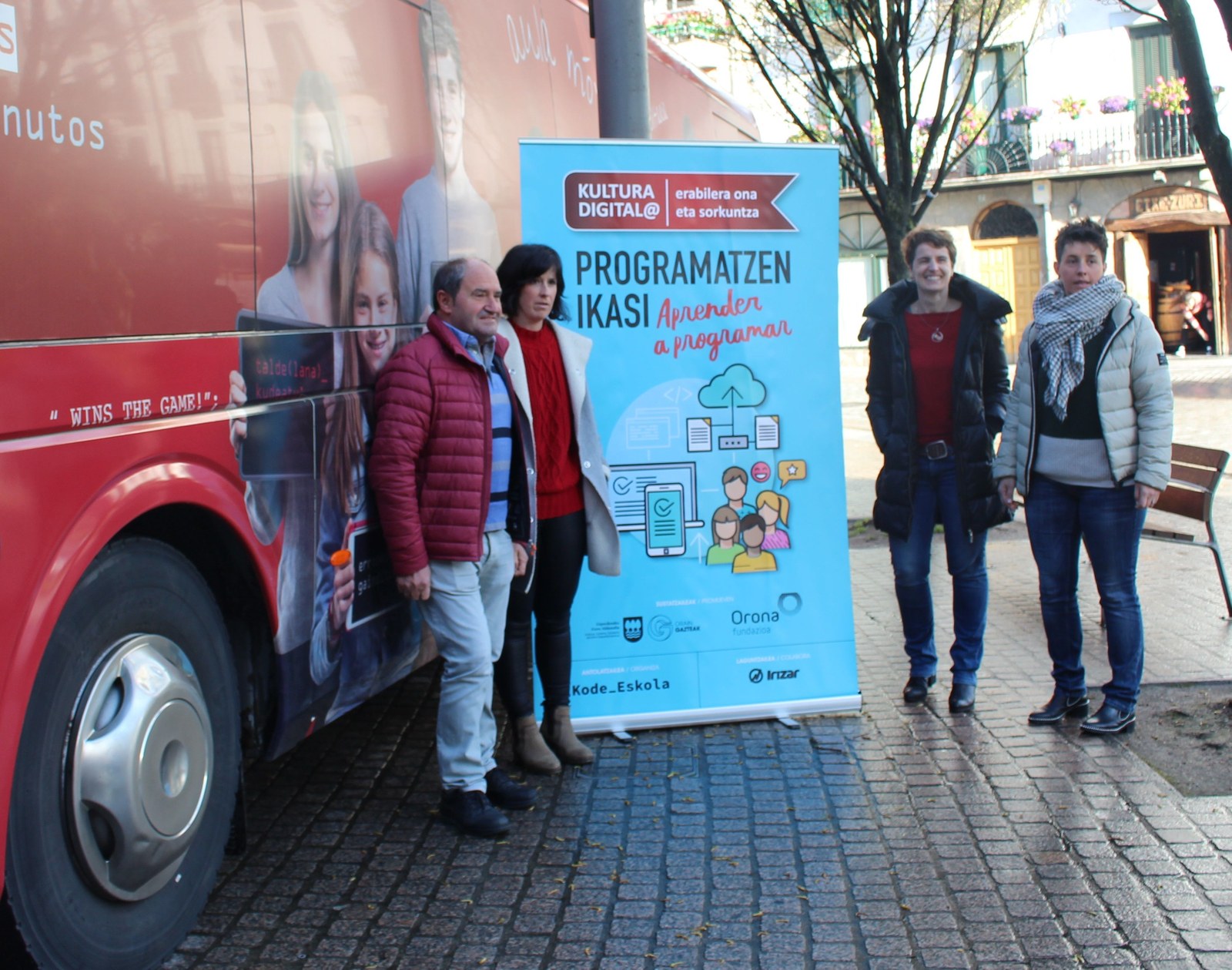 Kultura digitala sustatzeko autobusa izango da aprilaren 5etik 10era, Perez Arregi plazan