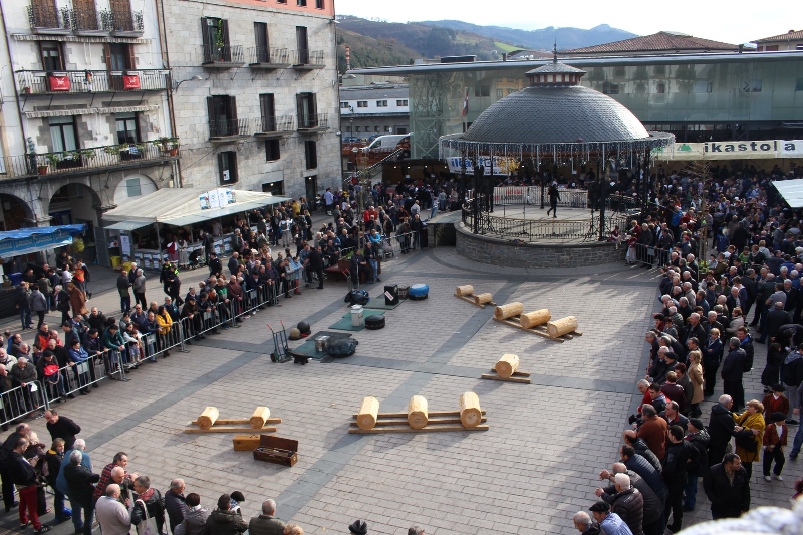 Larunbateko Santo Tomas Egunerako, guztia prest