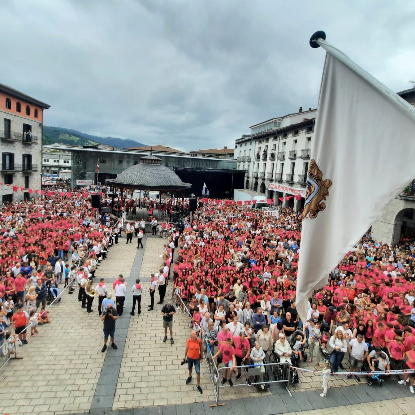 Lau hautagairen artean bat aukeratzeko unea