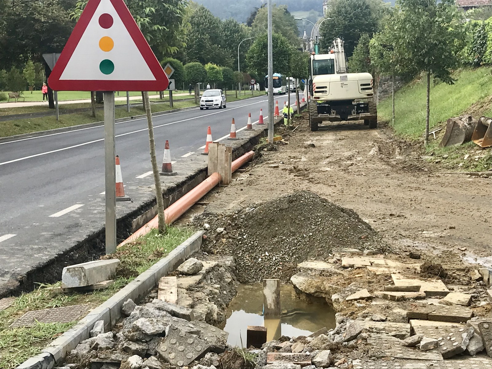 Martxa onean hasi dira Loiolako etorbidea berritzeko obrak