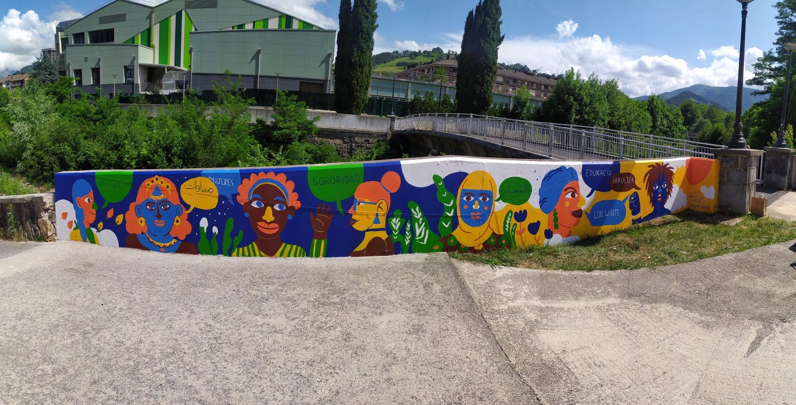 Muralak margotuz ahalduntzen