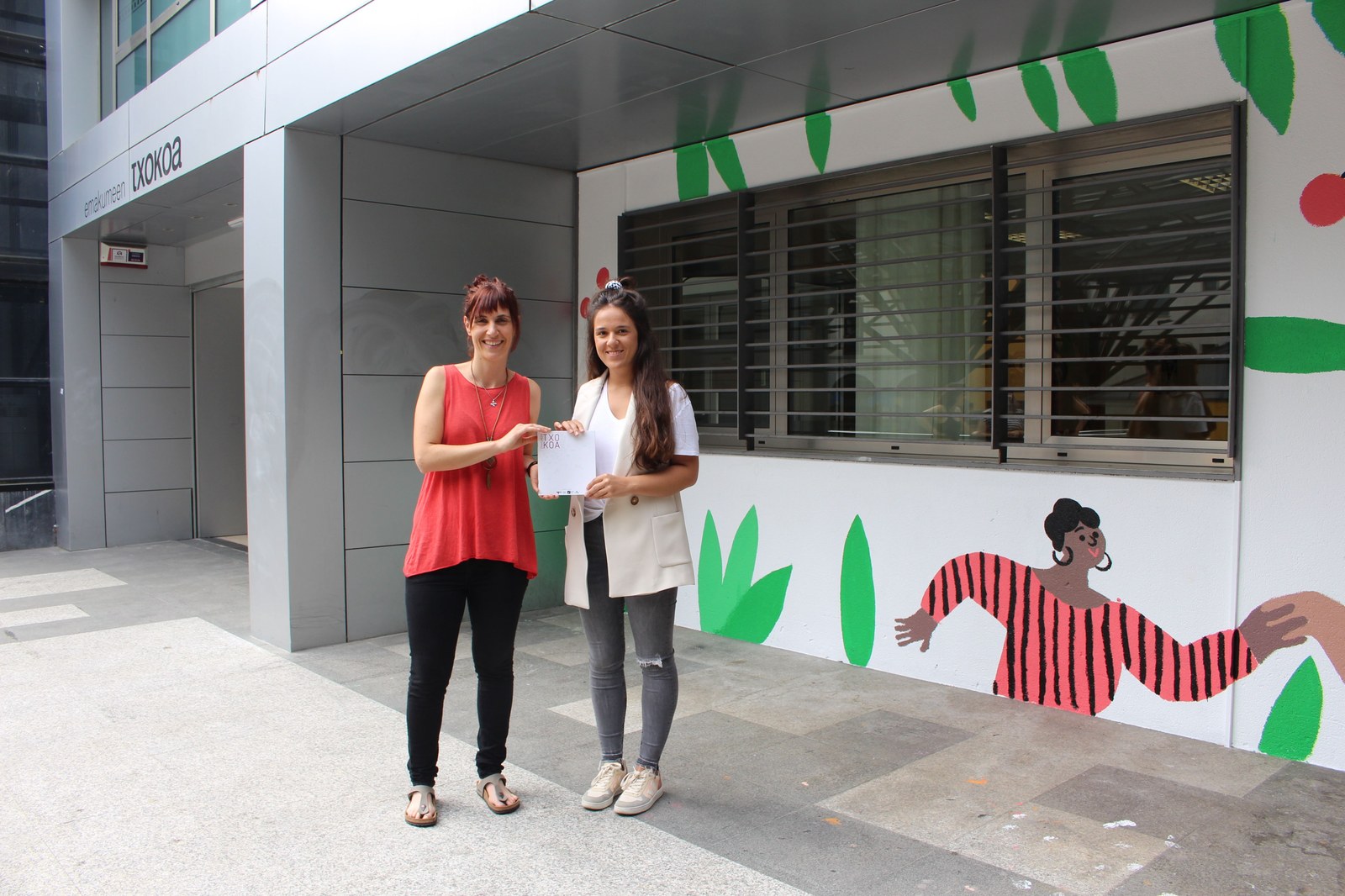 Nekane Azpiazuk eginiko diseinua izango du ikasturte berriko ikastaroen Emakume Txokoko eskuorriak