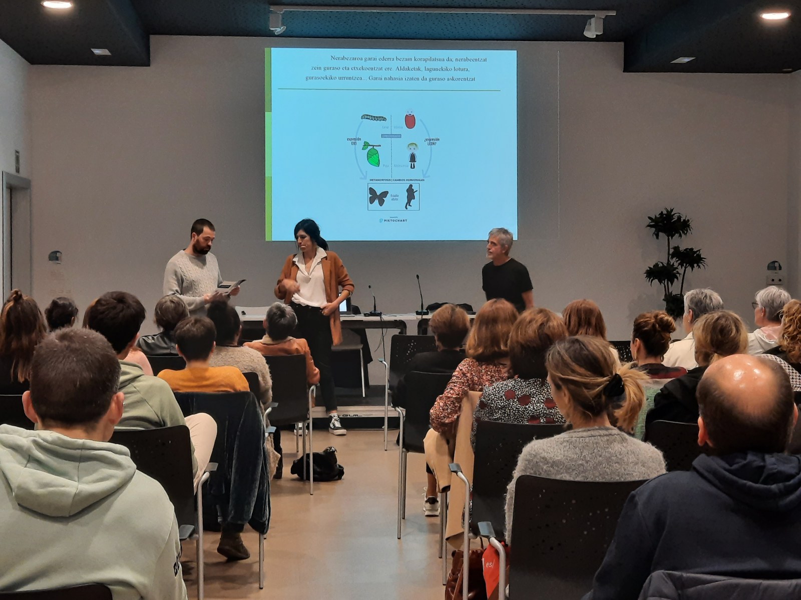 Nerabeen gurasoekin kafe solasaldia egingo dute asteartean