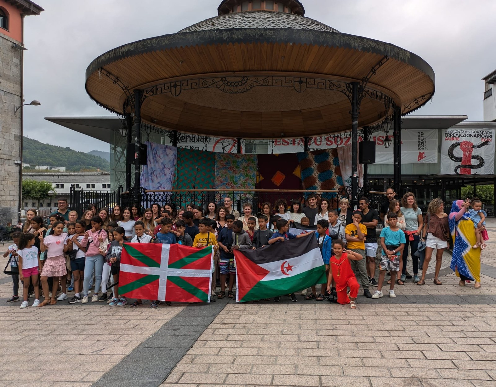 Ongi-etorria, uda pasatzera etorri diren haur sahararrei