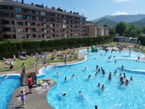 Oraindik ere aurkez daitezke kanpoko igerilekuko kantina kudeatzeko proposamenak