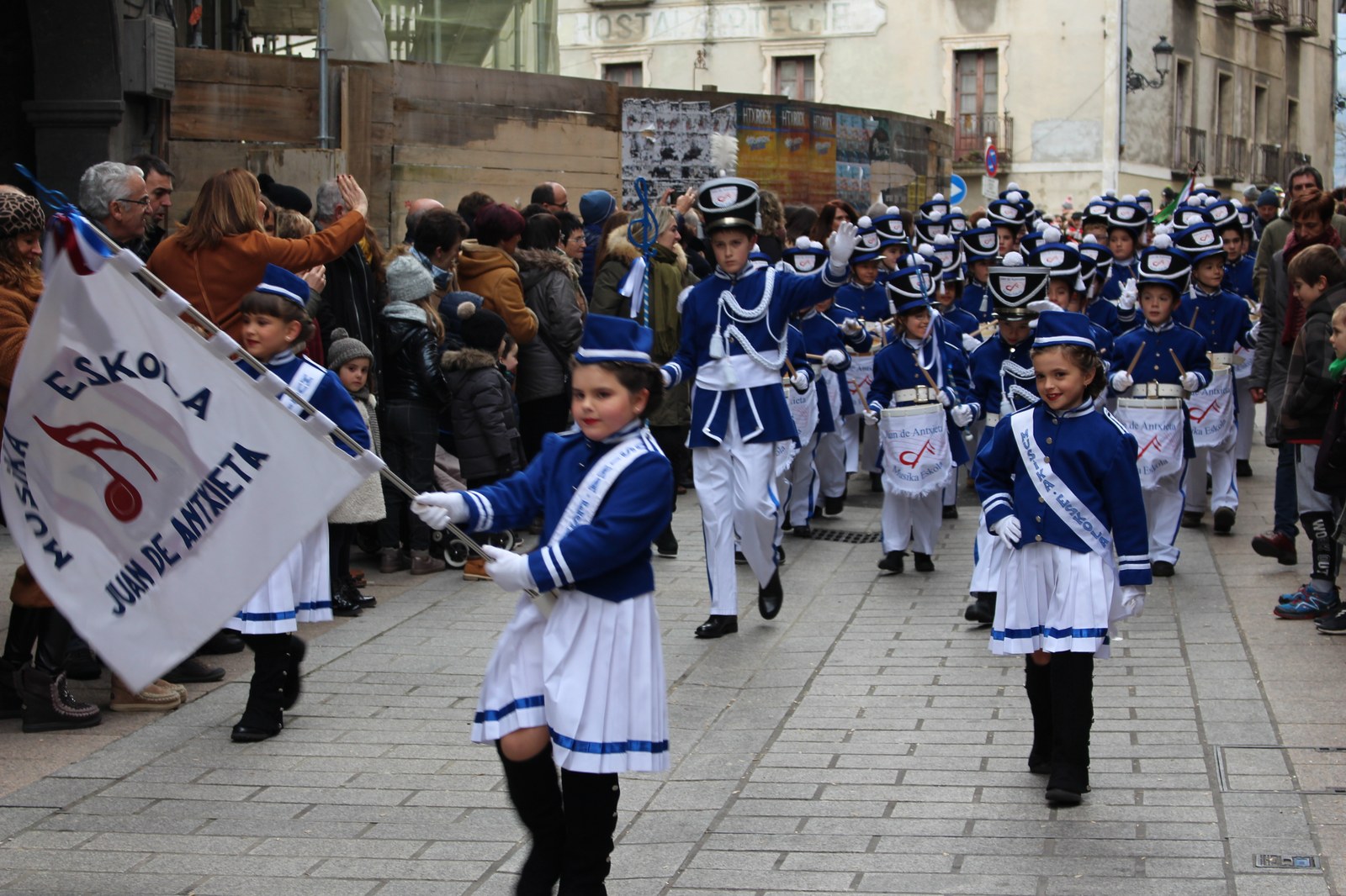 Ostegun eguerdian erabakiko dute ikastetxeek eta udalak haurren danborrada noiz egin