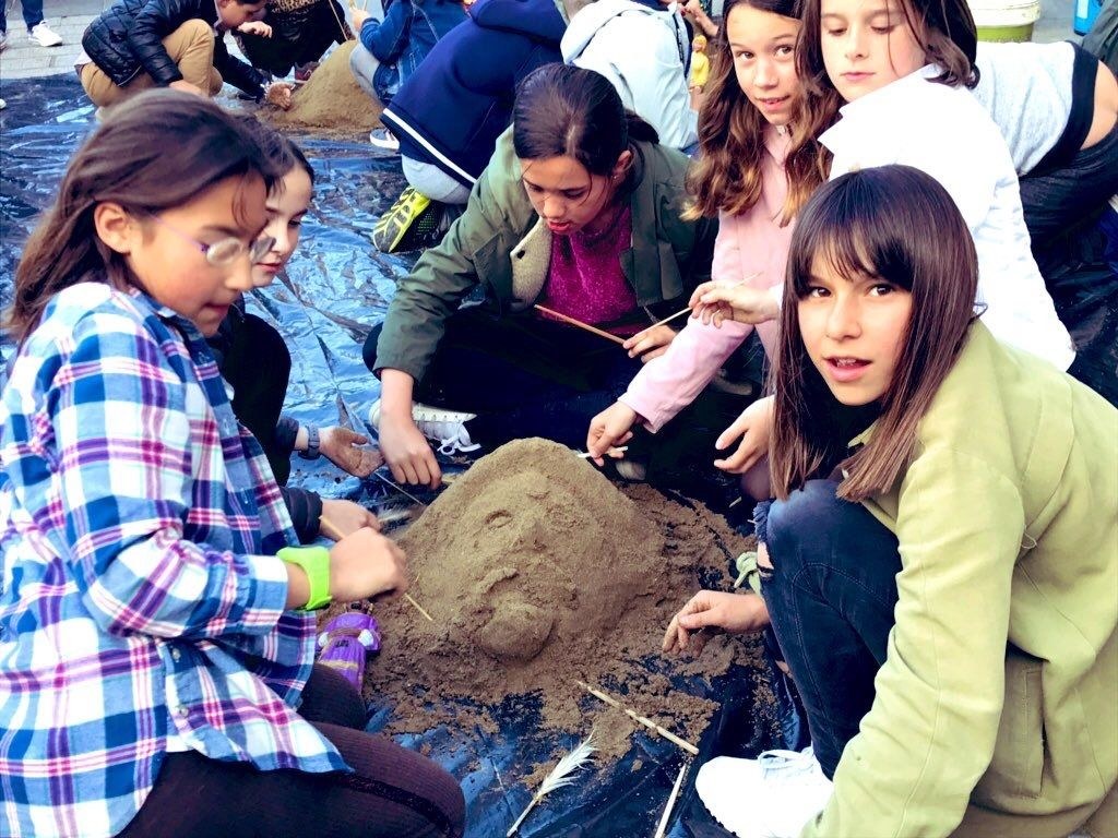 Oztopo zirkuitua eta hondar eskultura tailerra izango dira aste honetan, aisiaz gozatzeko