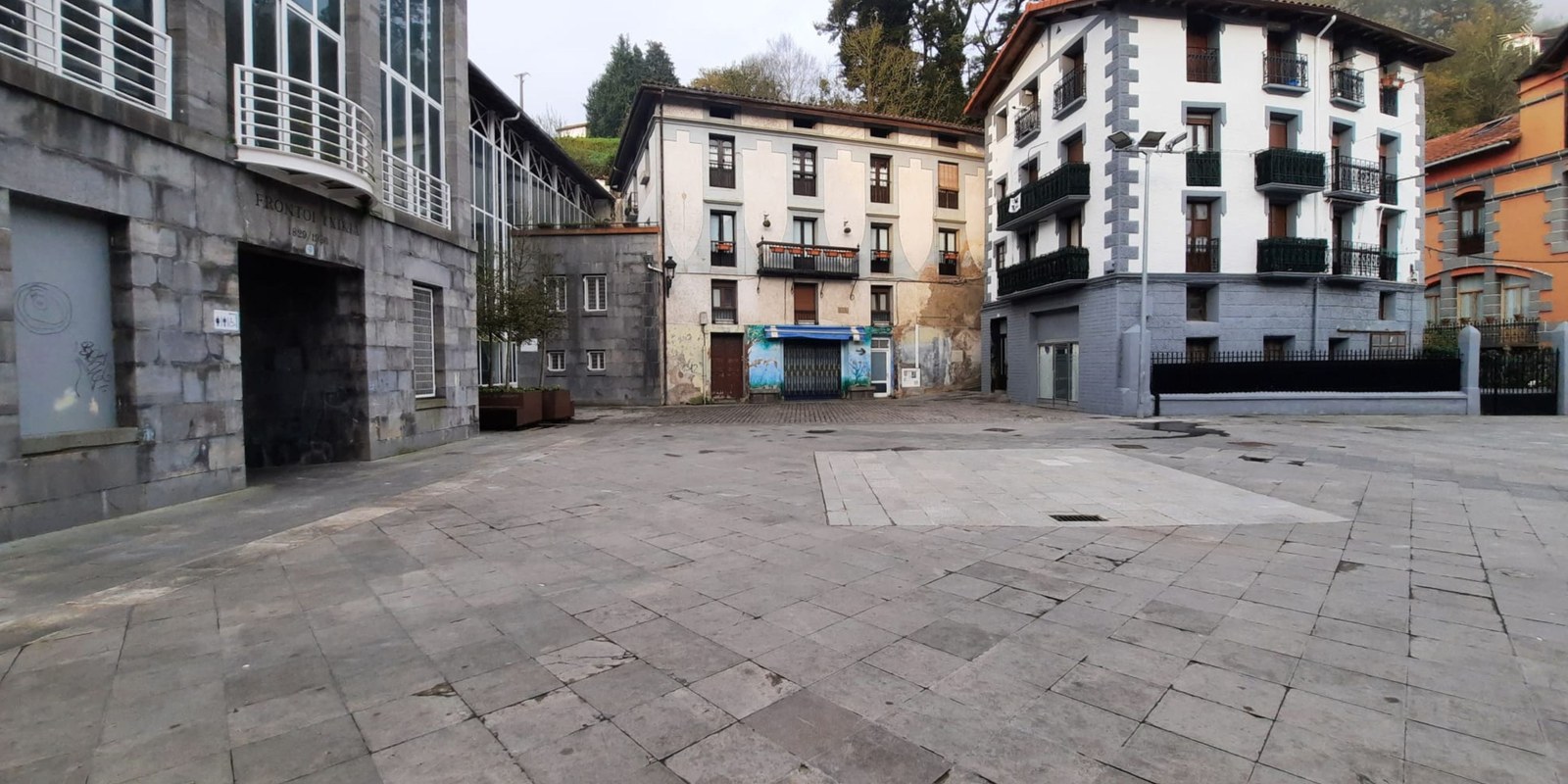 Parte-hartze prozesu berritzaile bat, frontoi txiki ondoko topagunea diseinatzeko