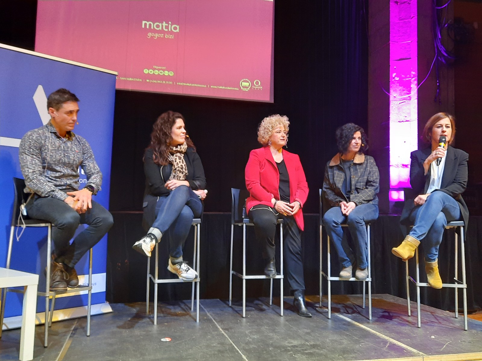 Perdillegin egitea aurreikiusten den adinekoen zentroaren eredu berritzailea eta azpiegituraren aurreproiektua ezagutzeko aukera izan dute azpeitiarrek