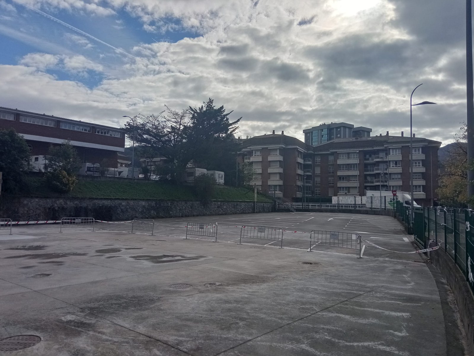 Perretxikoko aparkalekua, berriro zabalik