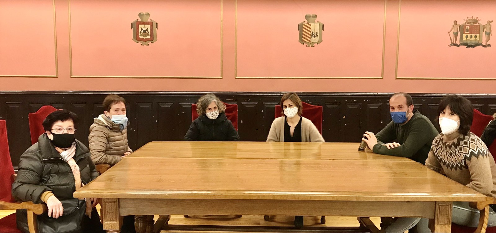 Presoen giza eskubideak aldarrikatzeko larunbateko manifestaziorako deia egin dute udal ordezkari eta senideek