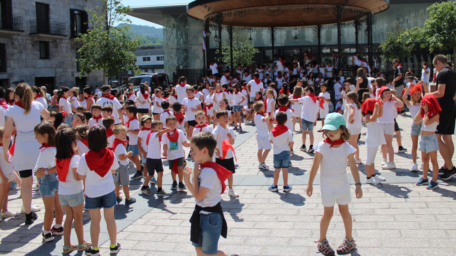 Sanferminak elkarrekin ospatu dituzte udalekuetako haurrek