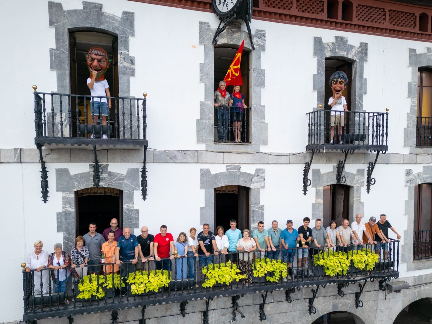 Saninazioak, ate joka