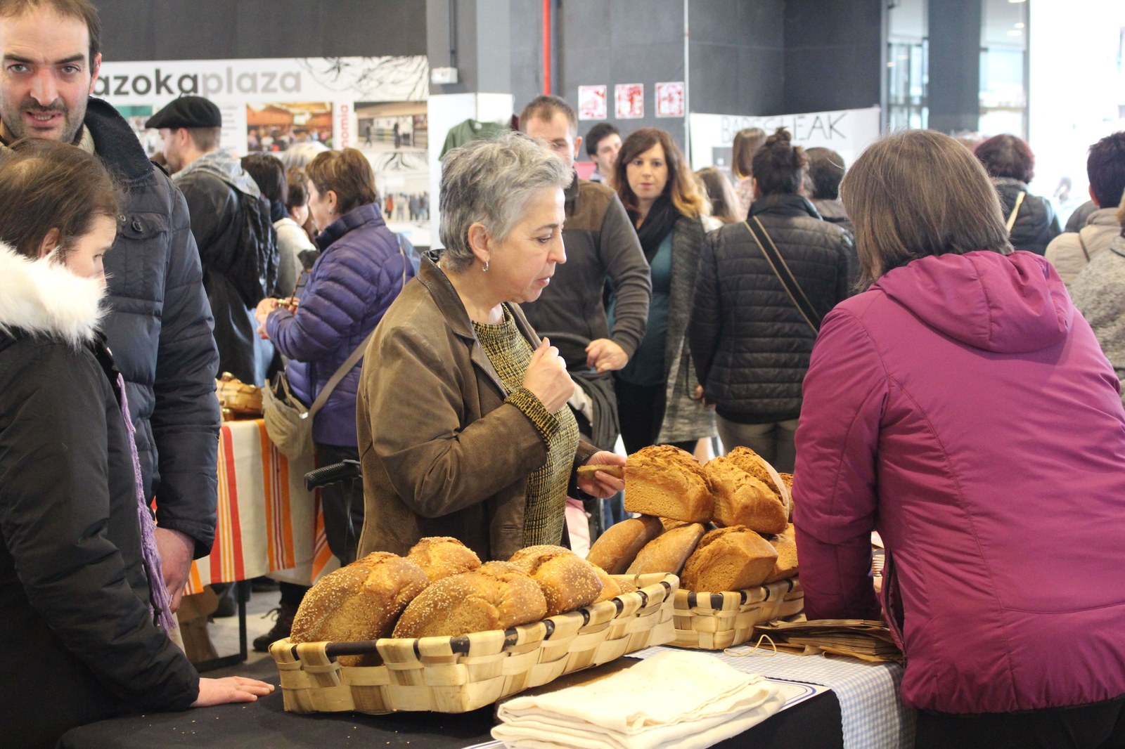 Santo Tomas Egunean baserritarren postuak eta plazako txosnak jartzeko eskaerak egiteko epea zabalik da