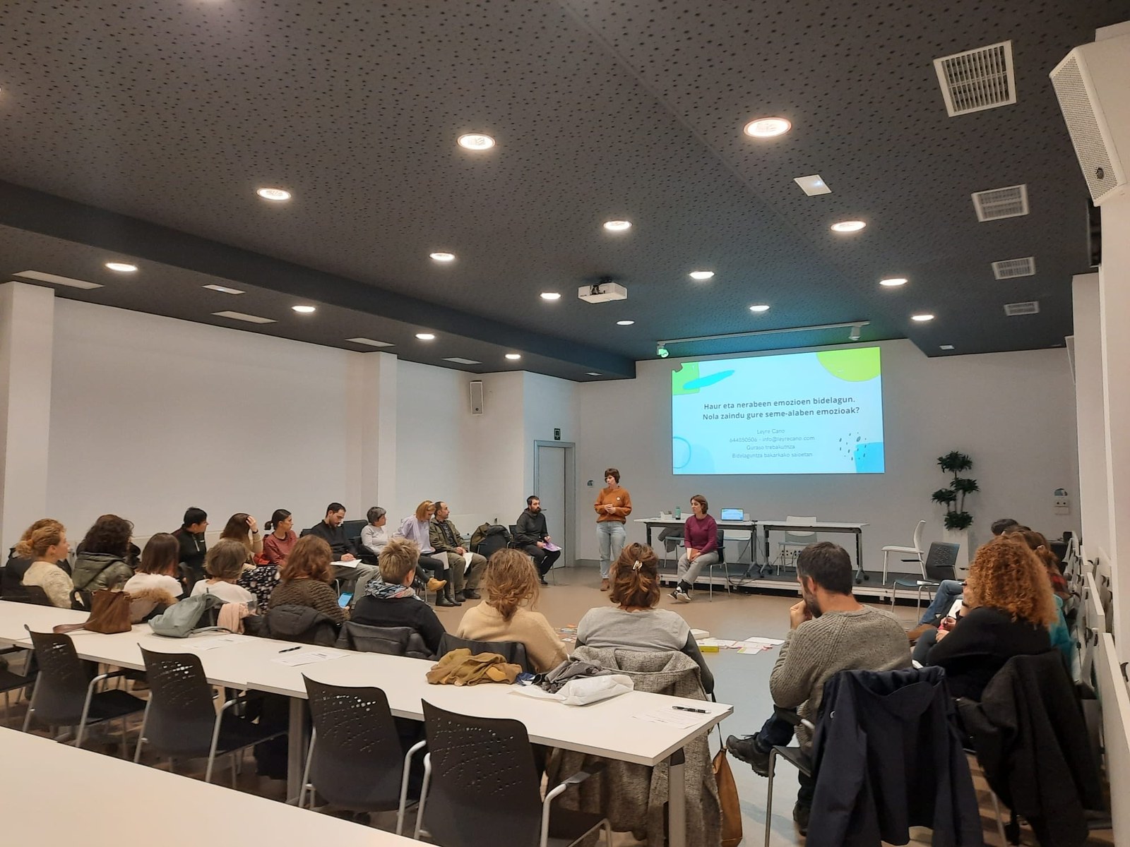 Seme-alaben emozioen inguruko tailer arrakastatsua