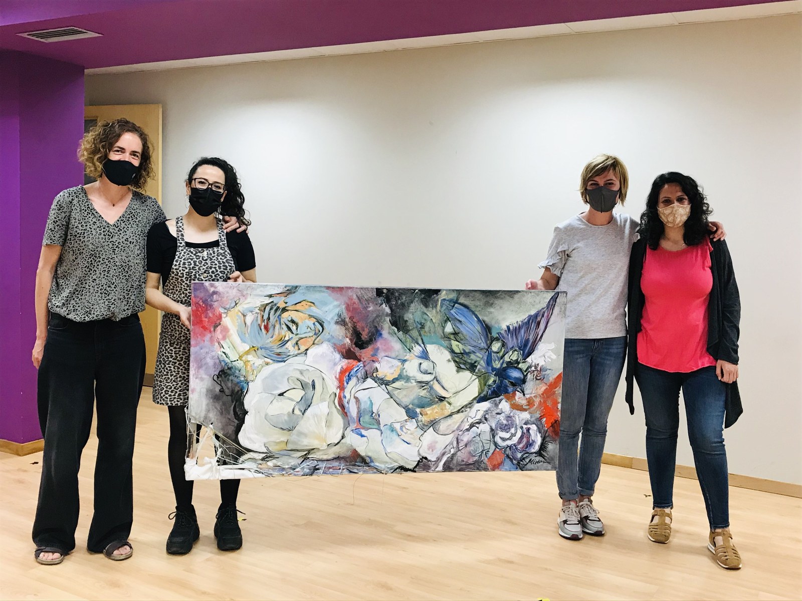 Sorkuntza bekaren bidez egindako koadro bat herritarren eskura utzi du Miriam Quintanak