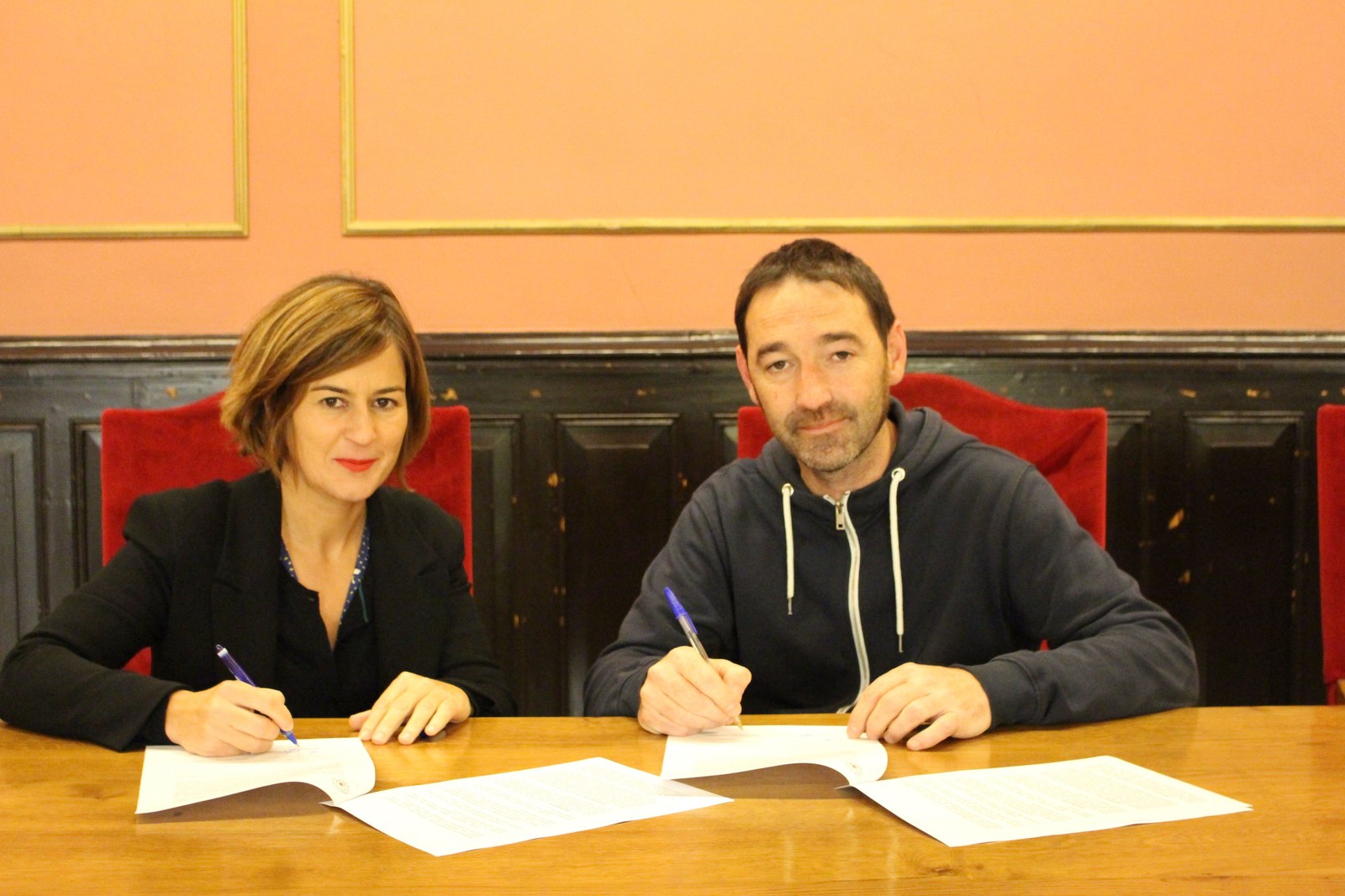 Tokiko euskarazko prentsa bultzatzeko hitzarmena sinatu du Udalak Uztarriarekin