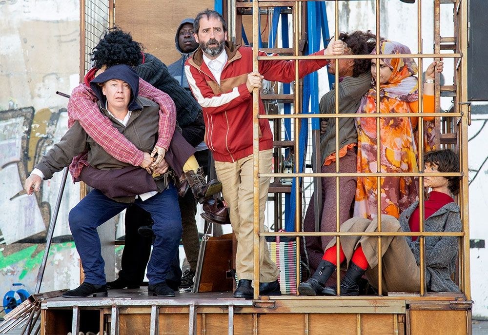 'Tonbola' kaleko kabaret ikuskizuna izango da igandean, 19:30ean, plazan