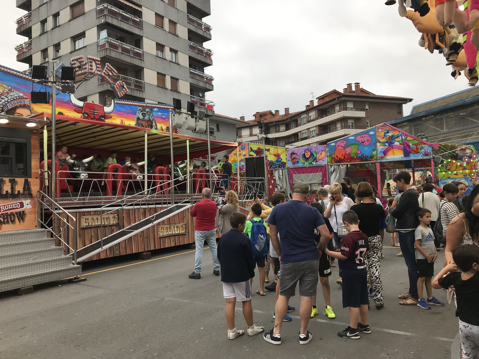 Umeen Bakarra Eguna eta musikarik gabeko ordutegia izango dira barraketan