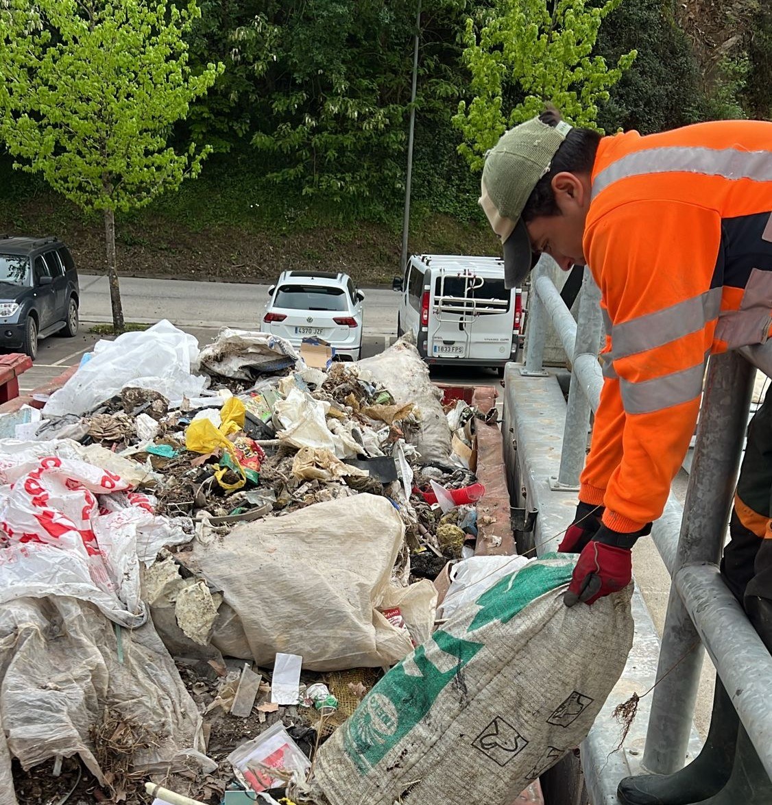 Urola eta Ibaieder ibaien garbiketa hasi du udalak