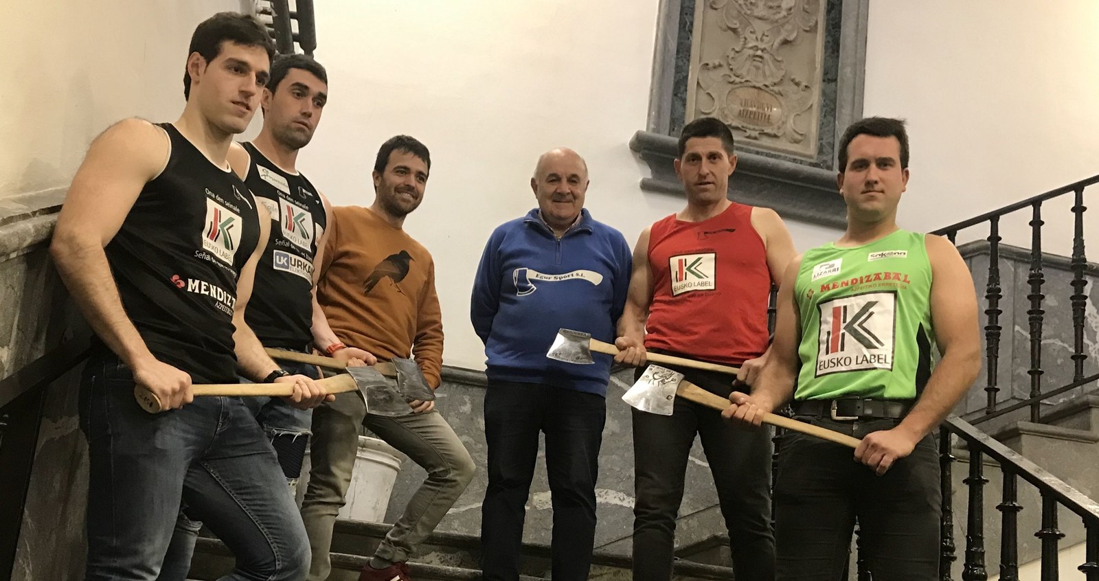 Urrezko aizkolarien finalean lehia estua izango da larunbatean, Izarraitz frontoian