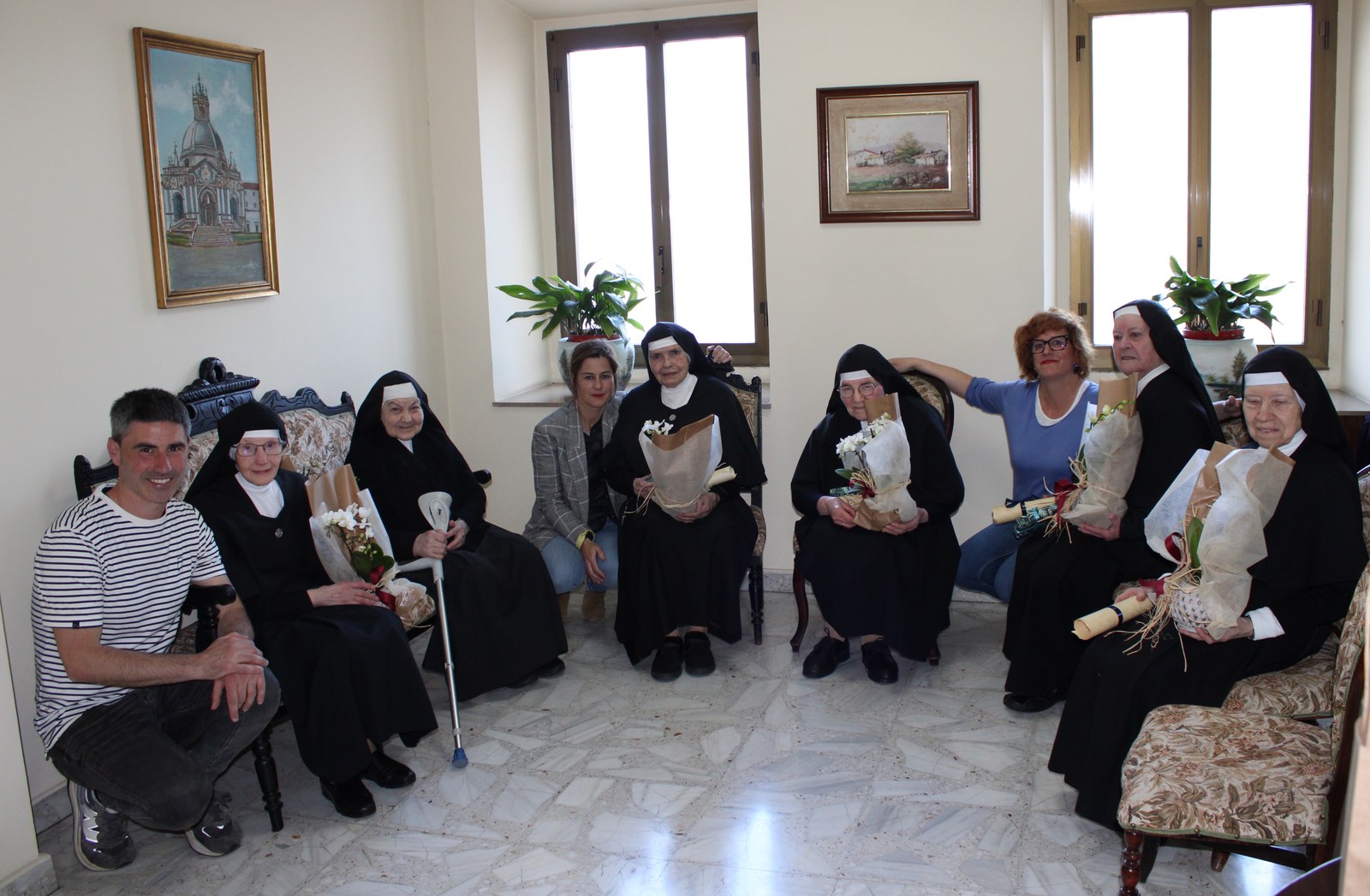 Urteotan egindako lana eskertu die udalak sierbetako mojei