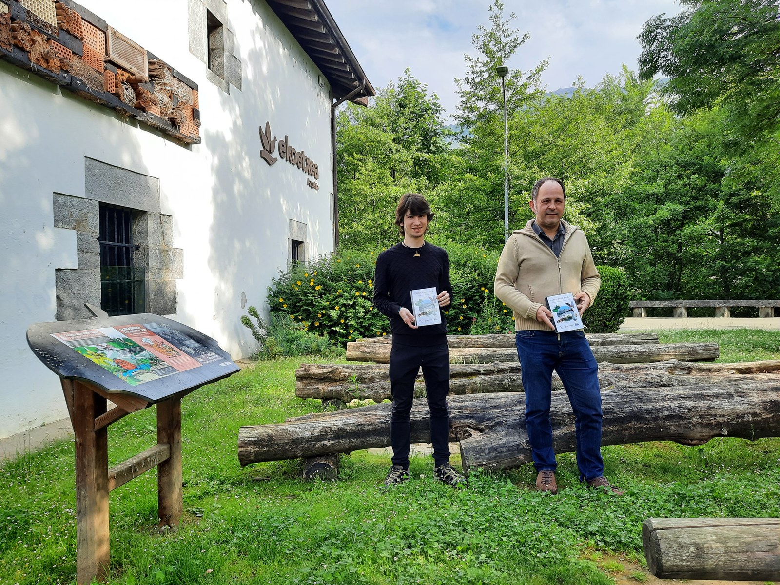 Xaguxatarren ibilbidea balioan jartzeko helburuz liburuxka argitaratu du udalak