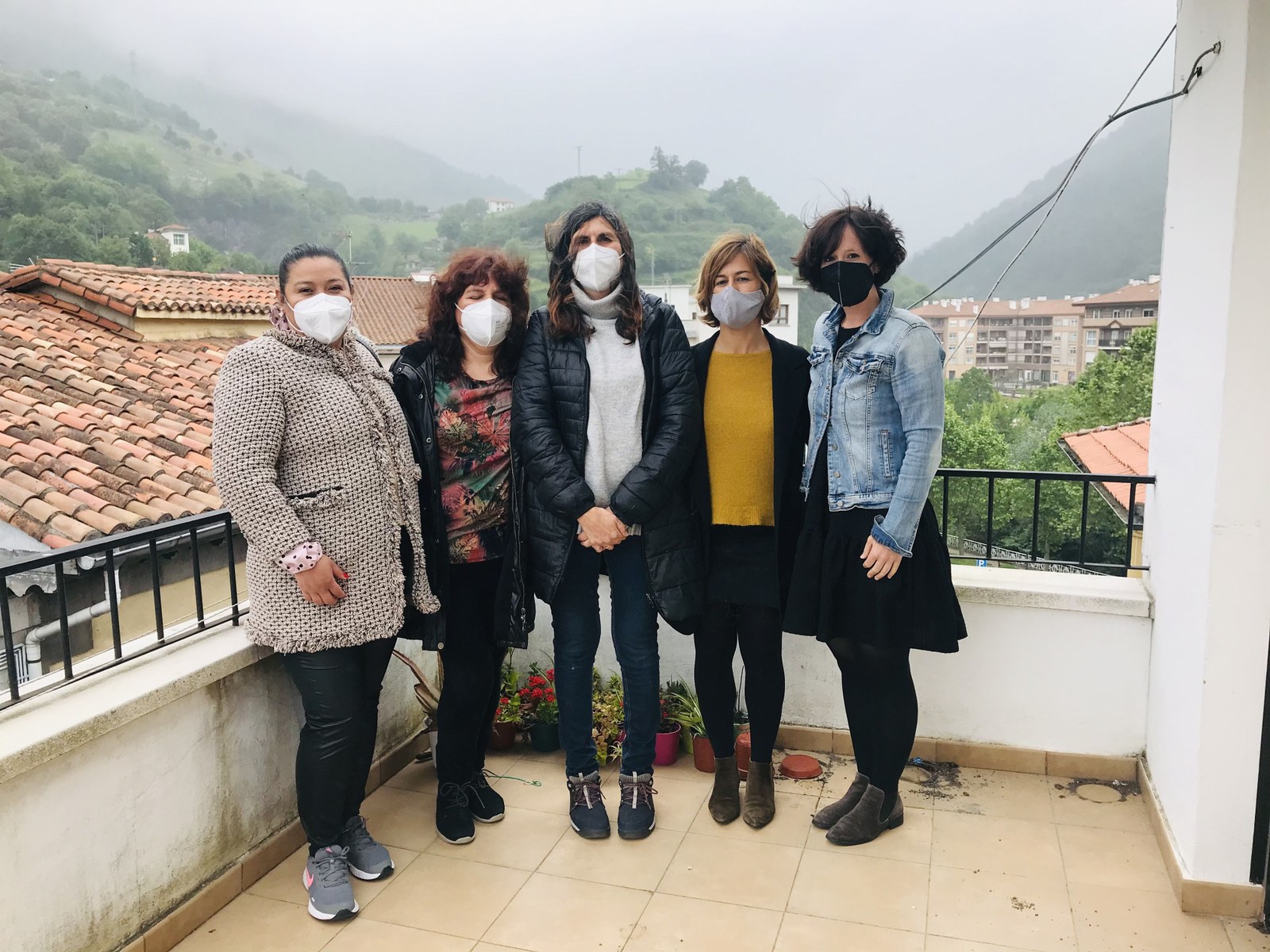 Zaintza lanetan aritzen diren emakume etorkinen bizi baldintzak hobetzeko hitzarmena sinatu dute udalak eta Malen etxeak