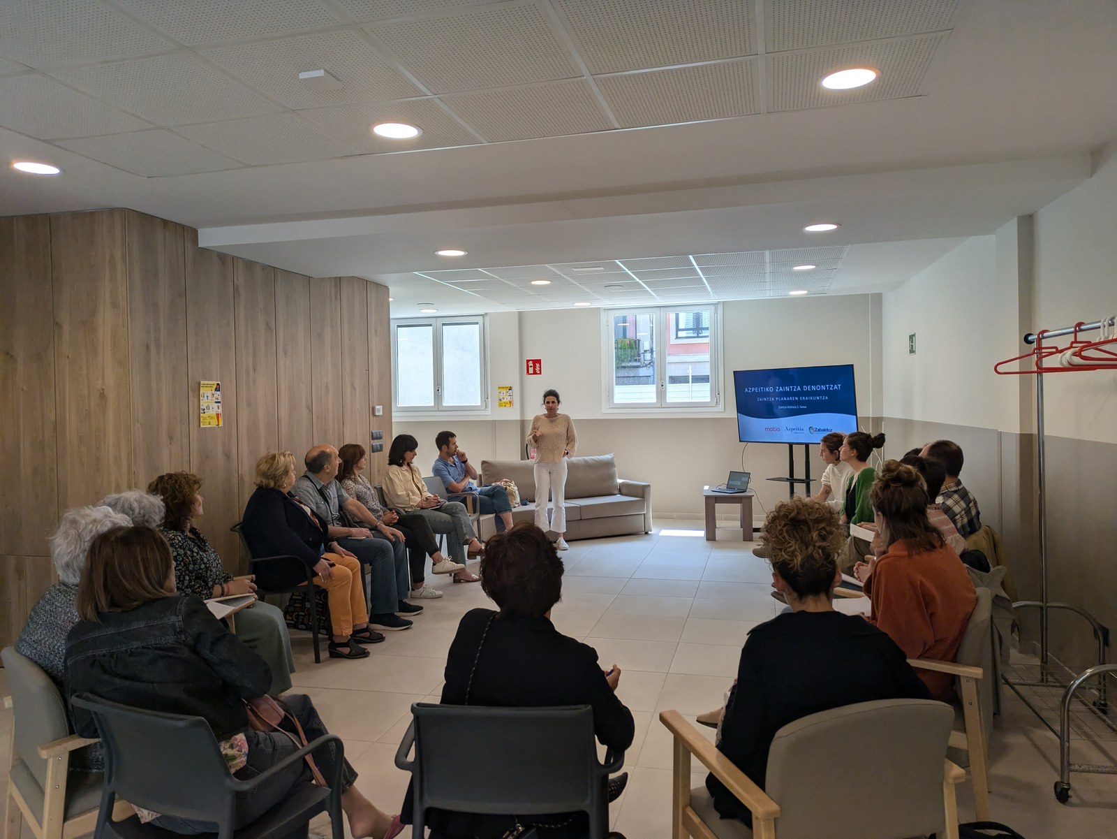 Zaintzen errealitatea ezagutzeko, herritar guztiei zuzendutako topaketa